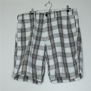 Levi’s Plaids Black & White Shorts Sz W38